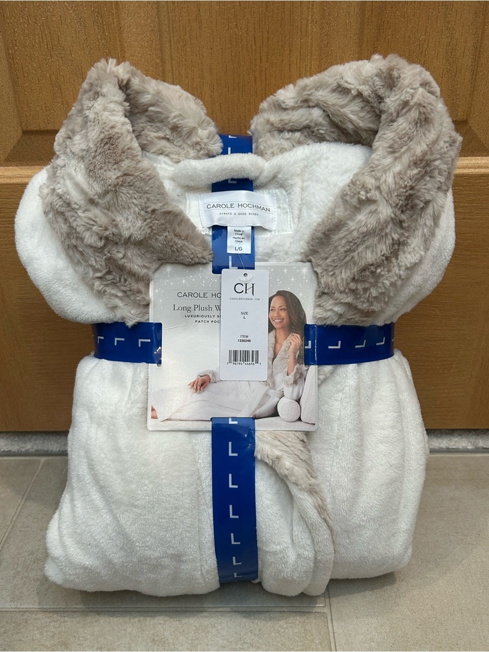 Luxurious Long Plush Robe with Pockets in White and Taupe Colors, Size L